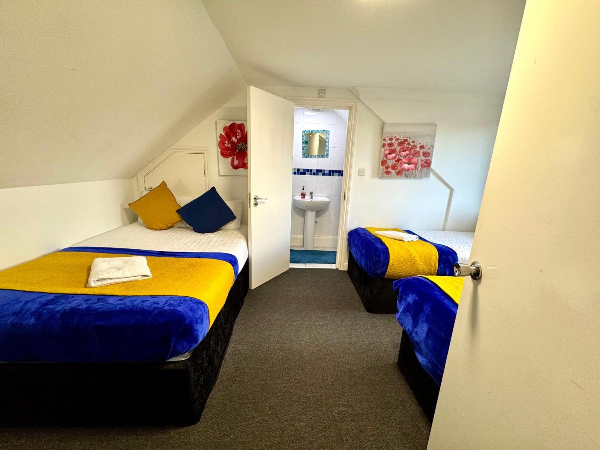 3 Bedrooms Spacious House, Separate Reception, 2 Full Bathrooms, Parking, Garden London Eksteriør billede