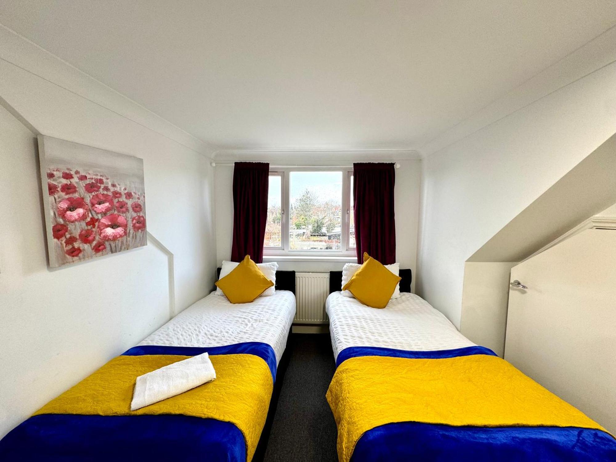 3 Bedrooms Spacious House, Separate Reception, 2 Full Bathrooms, Parking, Garden London Eksteriør billede