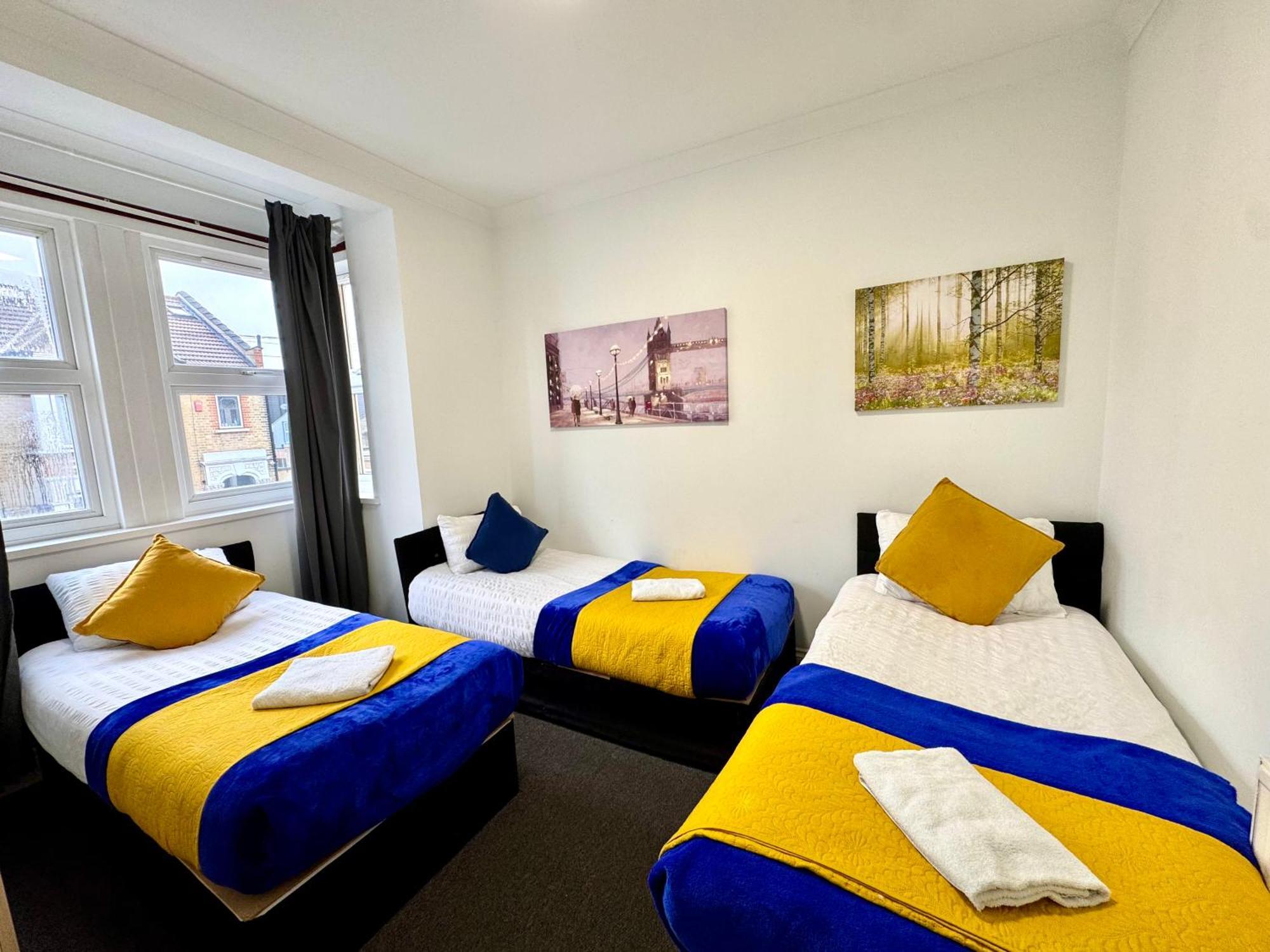 3 Bedrooms Spacious House, Separate Reception, 2 Full Bathrooms, Parking, Garden London Eksteriør billede