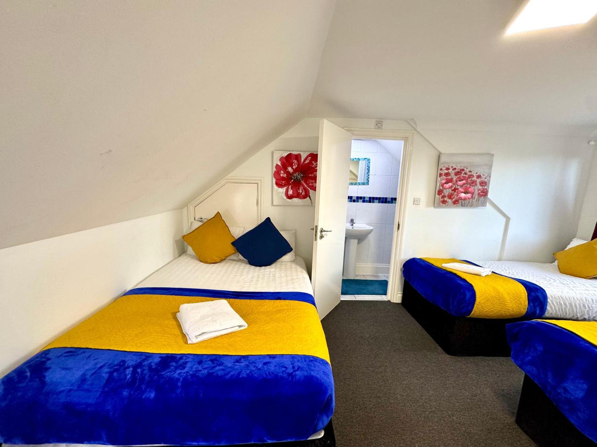 3 Bedrooms Spacious House, Separate Reception, 2 Full Bathrooms, Parking, Garden London Eksteriør billede