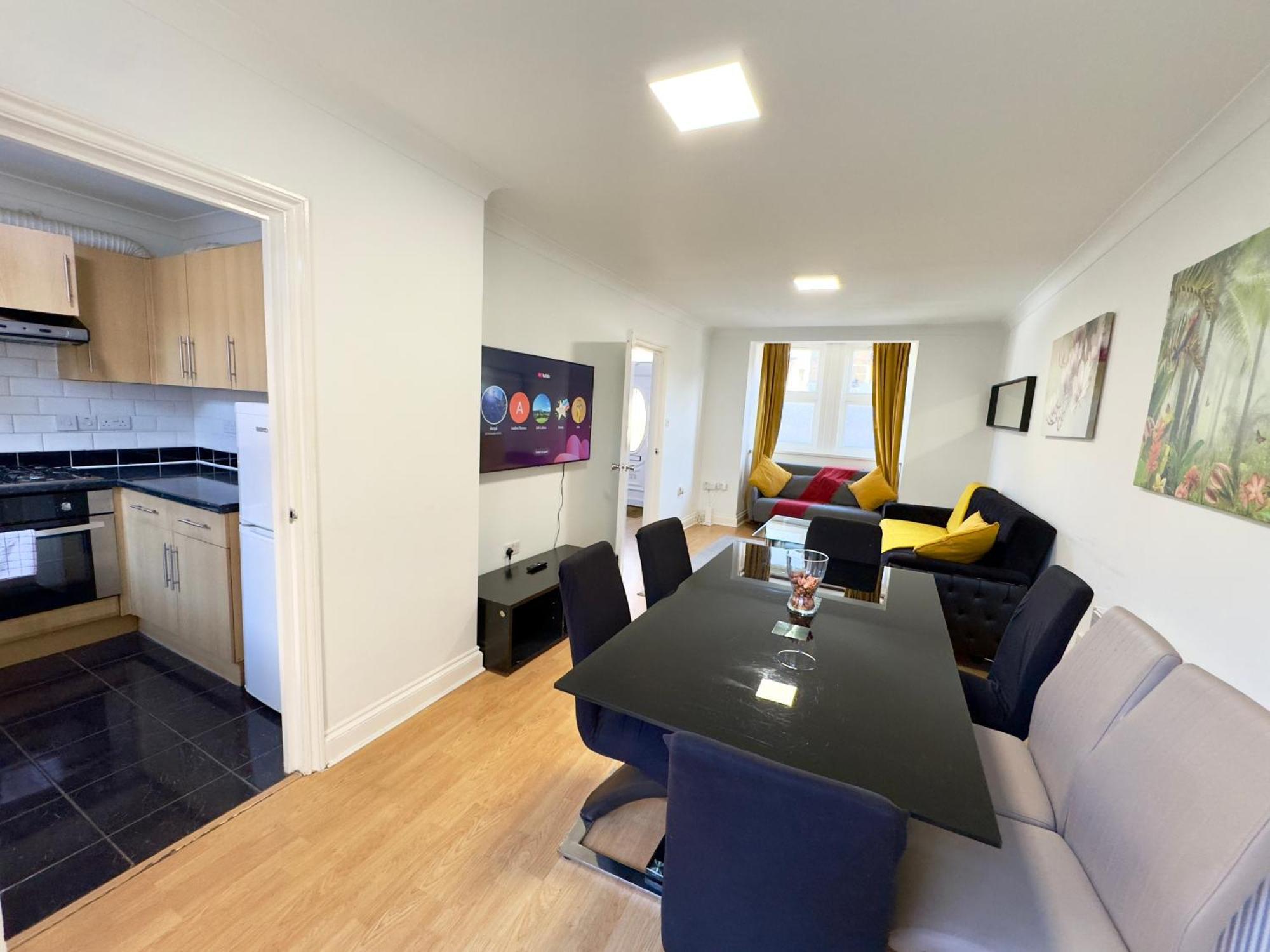 3 Bedrooms Spacious House, Separate Reception, 2 Full Bathrooms, Parking, Garden London Eksteriør billede